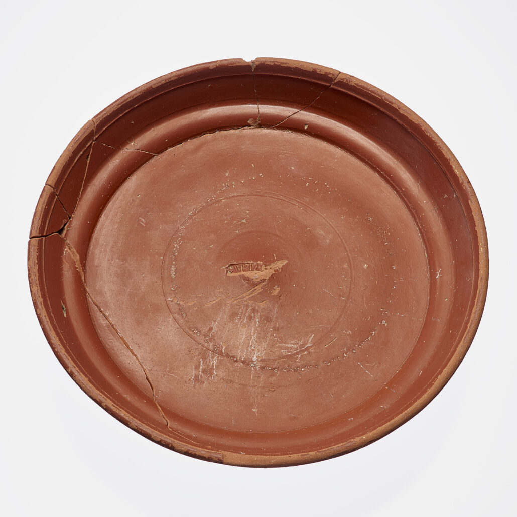 Assiette romaine en céramique